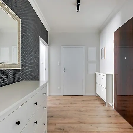 Grand - Modern Old Town Apartment